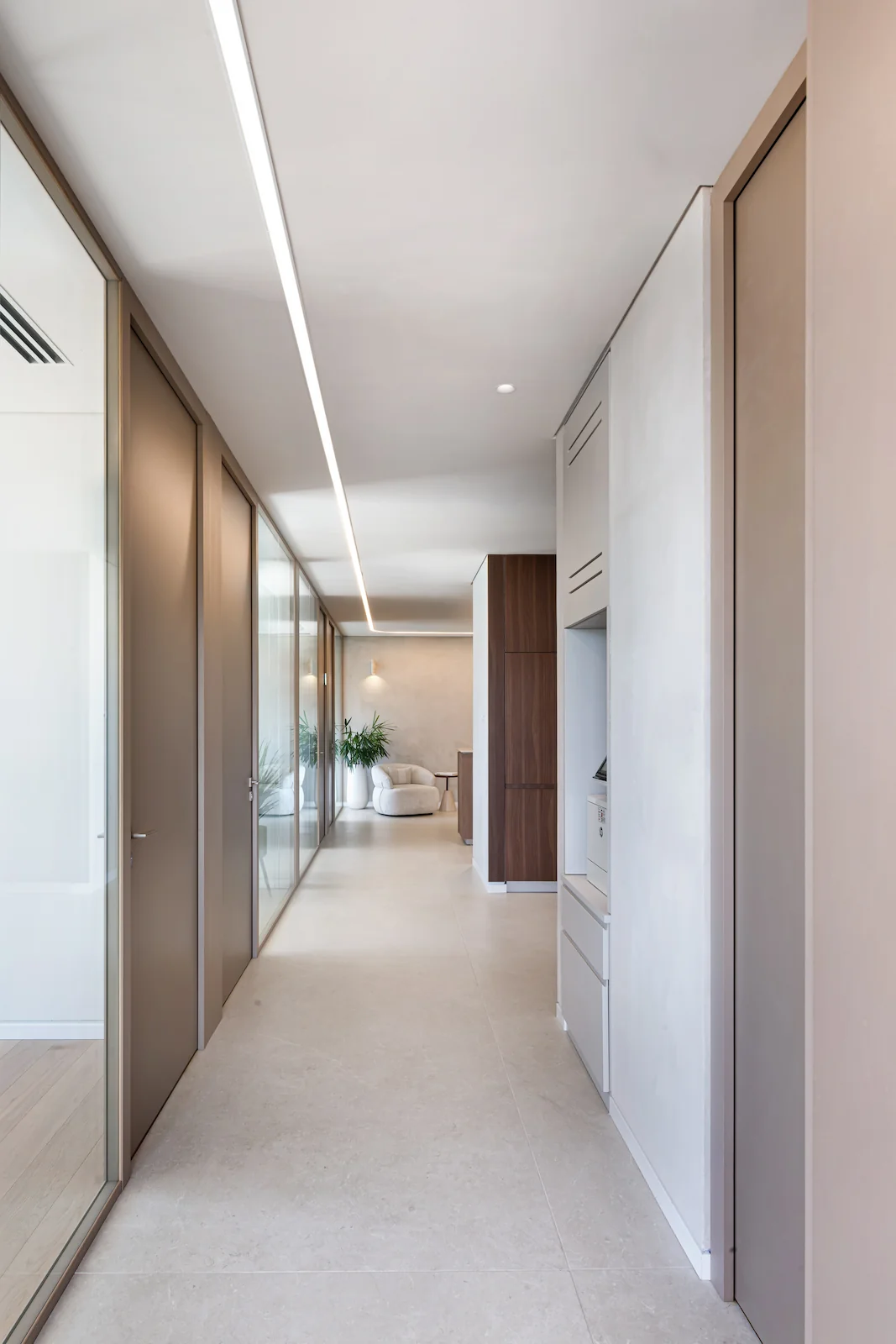 Michaeli-office-corridor-interior-design